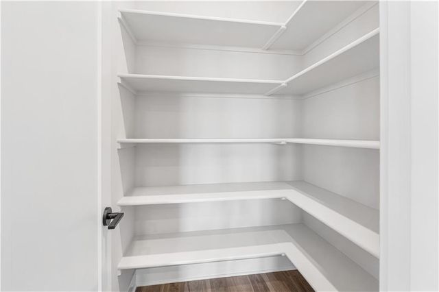 1583 Grayhawk Drive, Basehor, KS 66007