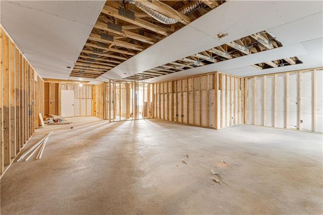 1583 Grayhawk Drive, Basehor, KS 66007