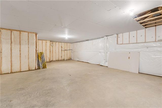 1583 Grayhawk Drive, Basehor, KS 66007