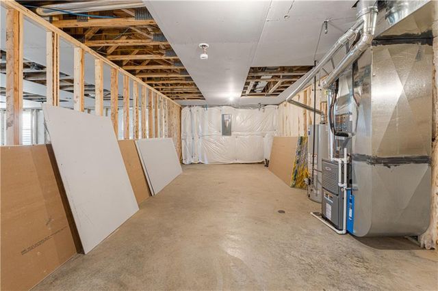 1583 Grayhawk Drive, Basehor, KS 66007