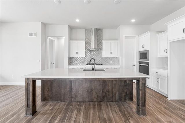 1583 Grayhawk Drive, Basehor, KS 66007