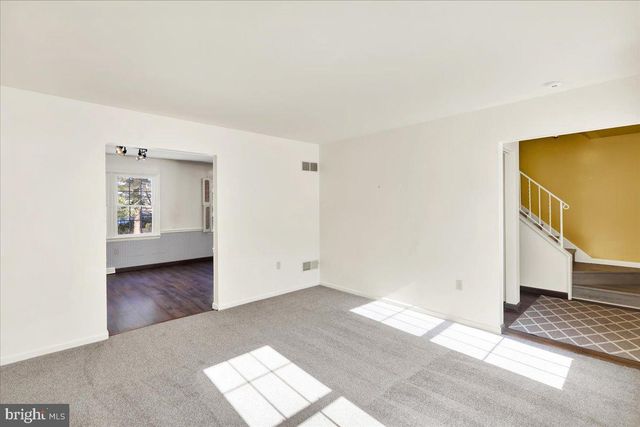 2439 CYPRESS DR, Lancaster, PA 17602