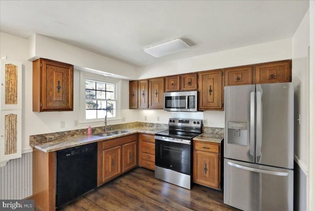 2439 CYPRESS DR, Lancaster, PA 17602