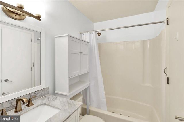 2439 CYPRESS DR, Lancaster, PA 17602