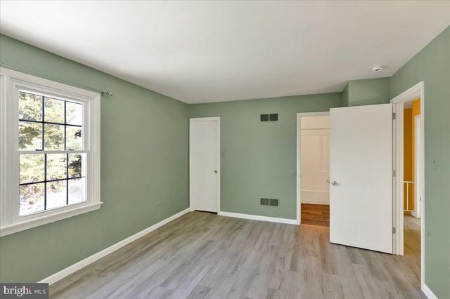 2439 CYPRESS DR, Lancaster, PA 17602