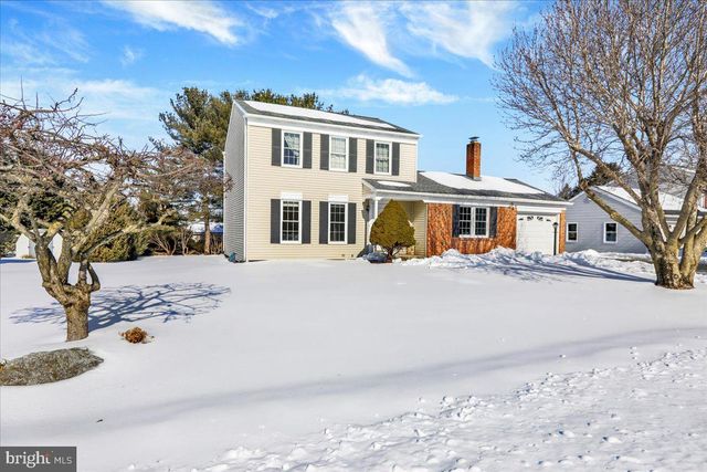 2439 CYPRESS DR, Lancaster, PA 17602