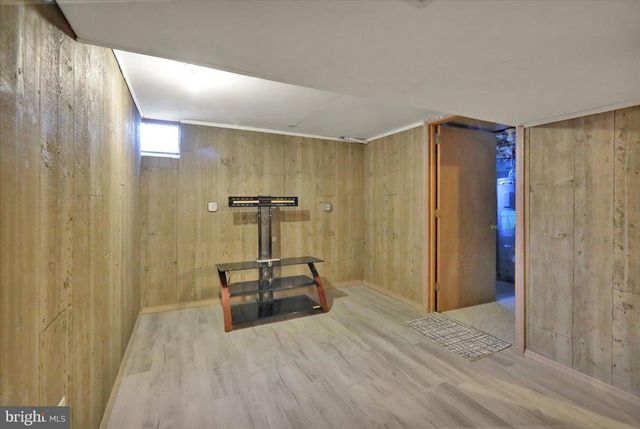 2439 CYPRESS DR, Lancaster, PA 17602