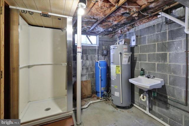 2439 CYPRESS DR, Lancaster, PA 17602