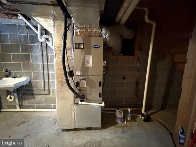 2439 CYPRESS DR, Lancaster, PA 17602