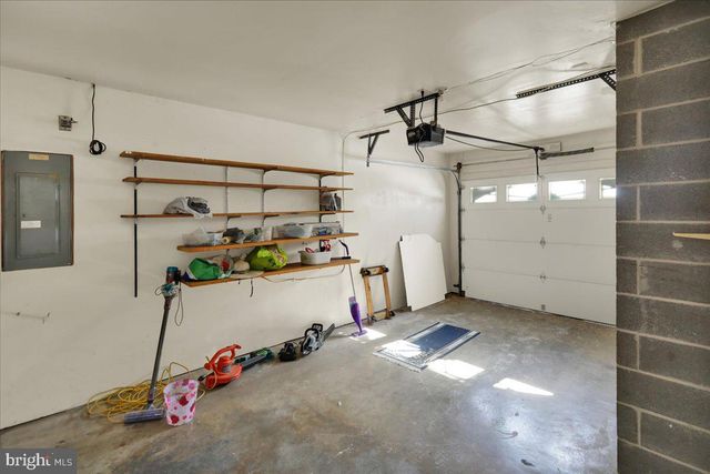 2439 CYPRESS DR, Lancaster, PA 17602