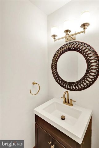 2439 CYPRESS DR, Lancaster, PA 17602