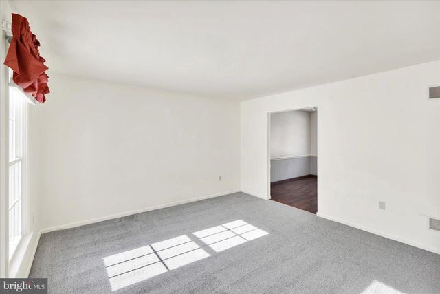 2439 CYPRESS DR, Lancaster, PA 17602