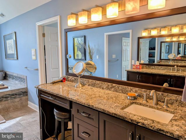 60 MATTHEW CIR, Richboro, PA 18954