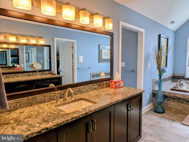 60 MATTHEW CIR, Richboro, PA 18954