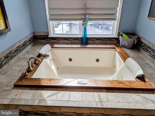 60 MATTHEW CIR, Richboro, PA 18954