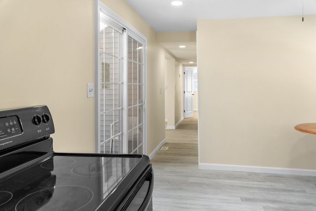 42 Pioneer Way, Springfield, MA 01119