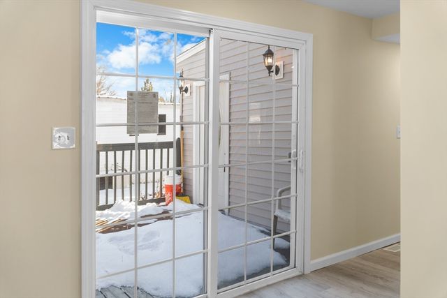 42 Pioneer Way, Springfield, MA 01119