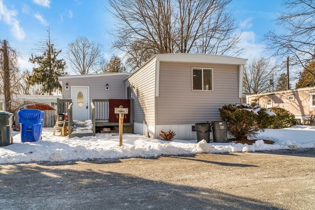 42 Pioneer Way, Springfield, MA 01119