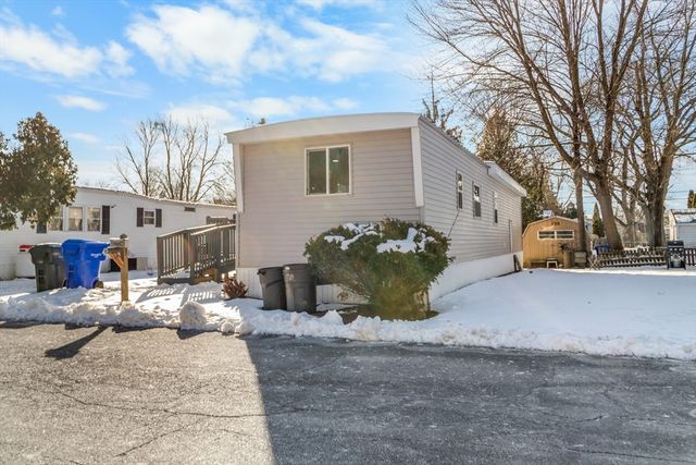 42 Pioneer Way, Springfield, MA 01119