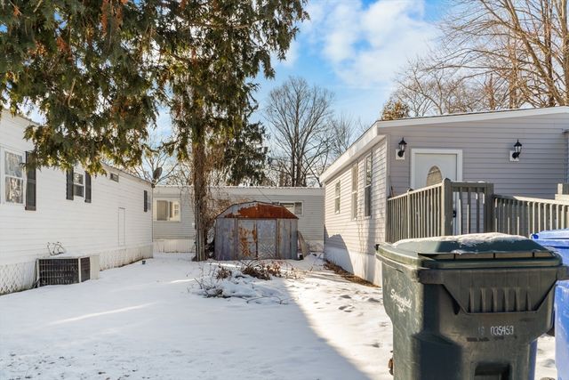 42 Pioneer Way, Springfield, MA 01119