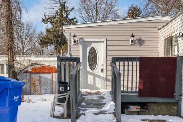 42 Pioneer Way, Springfield, MA 01119