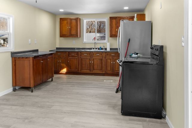 42 Pioneer Way, Springfield, MA 01119