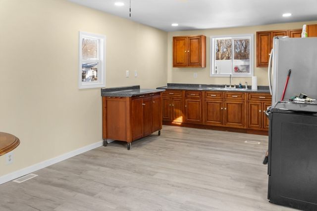 42 Pioneer Way, Springfield, MA 01119