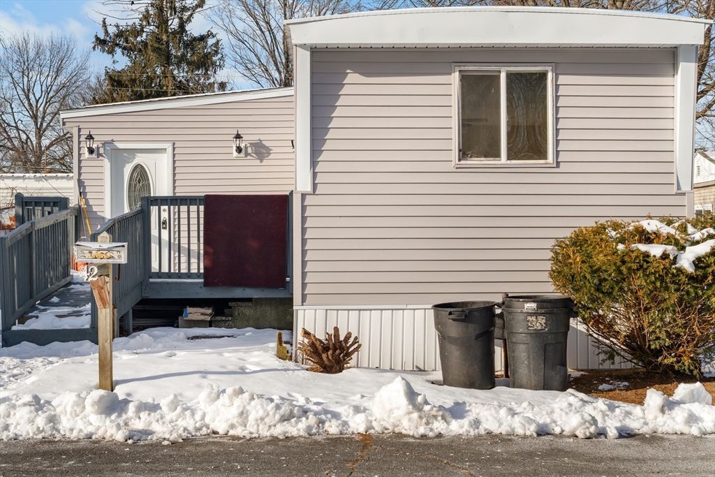 42 Pioneer Way, Springfield, MA 01119