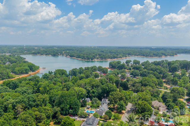 151 Turnberry Lane, Mooresville, NC 28117