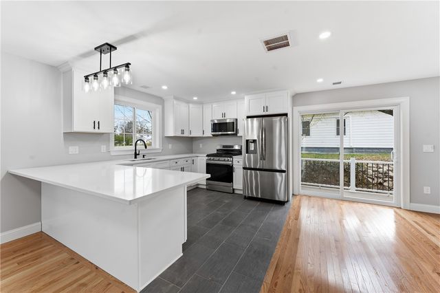 40 Allendale Avenue, North Providence, RI 02911