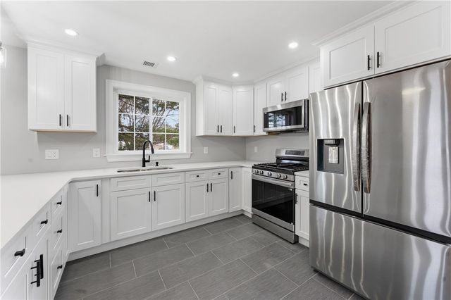 40 Allendale Avenue, North Providence, RI 02911