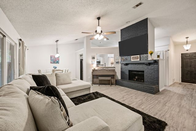 1428 Thistlewood Lane, Grapevine, TX 76051