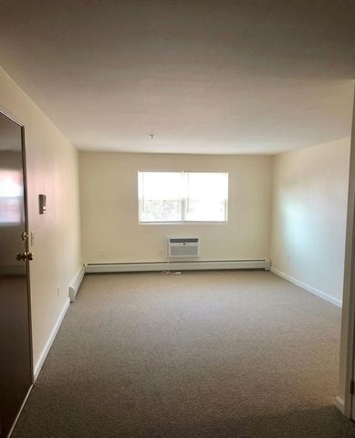 361 Hildreth St 24, Lowell, MA 01850