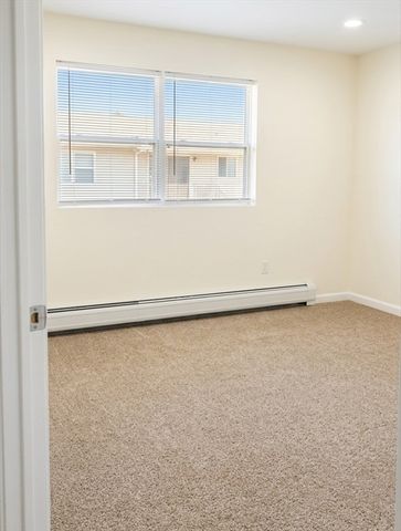 361 Hildreth St 24, Lowell, MA 01850