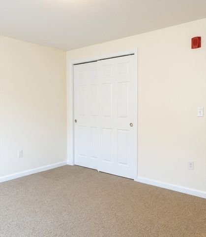 361 Hildreth St 24, Lowell, MA 01850