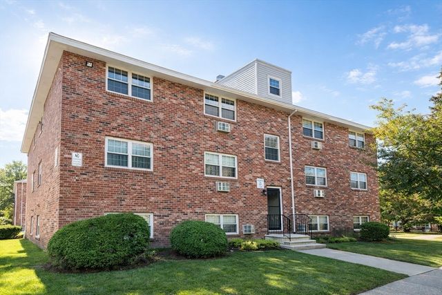 361 Hildreth St 24, Lowell, MA 01850