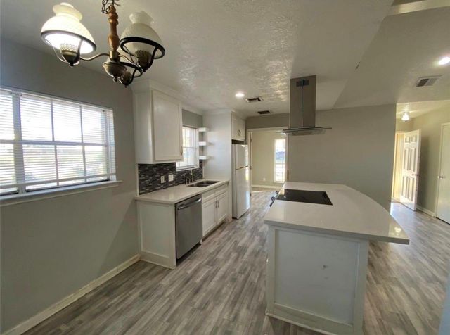 4127 Gallant Fox Drive, Pasadena, TX 77503