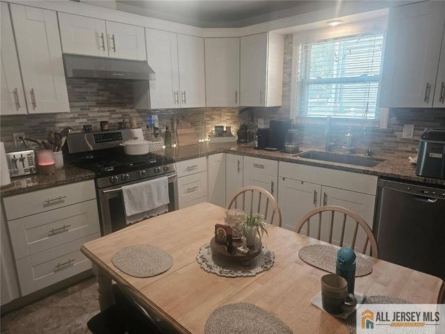 30 Caswell Avenue, Fords, NJ 08863