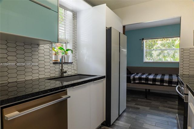 8002 Lagos De Campo Boulevard B-201, Tamarac, FL 33321