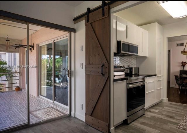 8002 Lagos De Campo Boulevard B-201, Tamarac, FL 33321