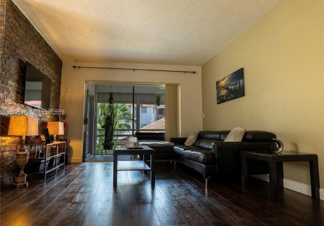 8002 Lagos De Campo Boulevard B-201, Tamarac, FL 33321