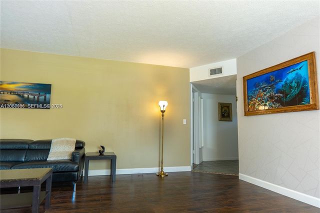 8002 Lagos De Campo Boulevard B-201, Tamarac, FL 33321