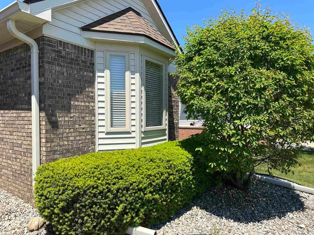 673 W Snowbird Circle, St Clair, MI 48079