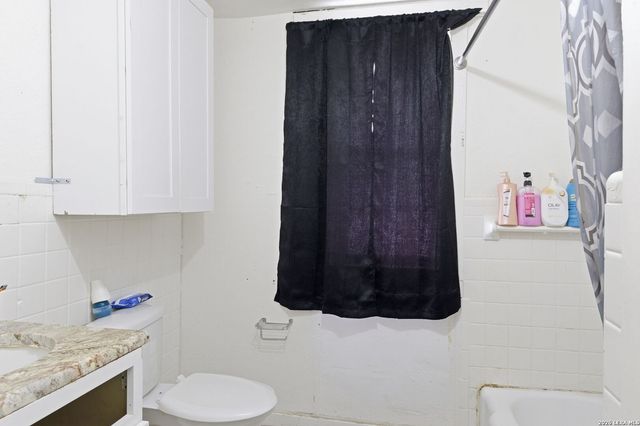 911 Hill ST, Fredericksburg, TX 78624