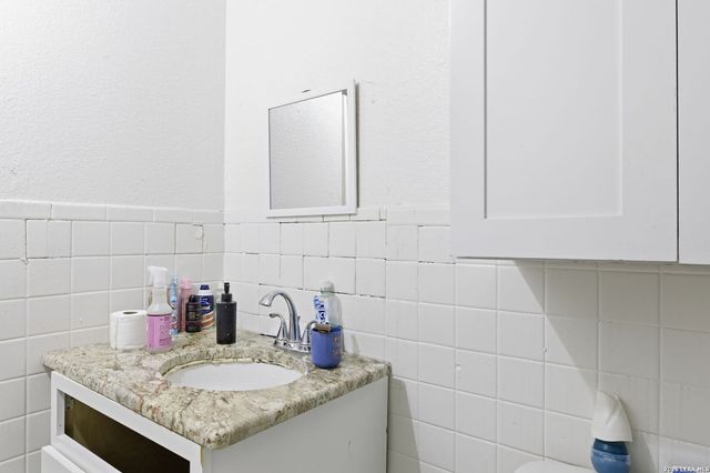 911 Hill ST, Fredericksburg, TX 78624
