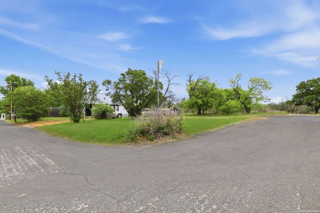 911 Hill ST, Fredericksburg, TX 78624