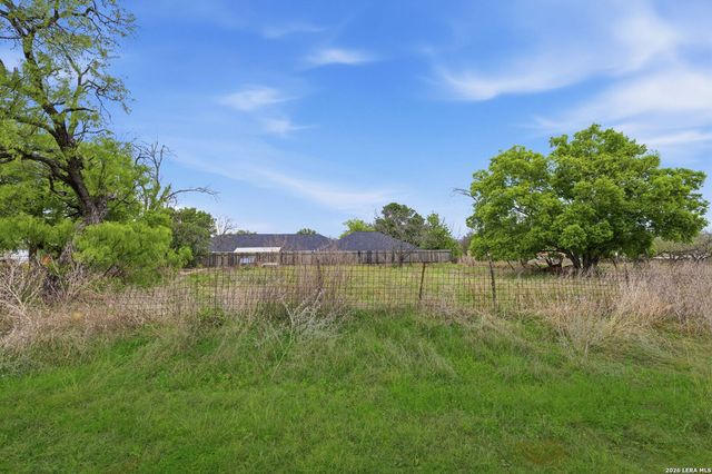 911 Hill ST, Fredericksburg, TX 78624