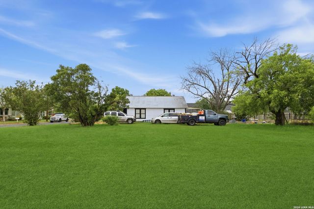 911 Hill ST, Fredericksburg, TX 78624