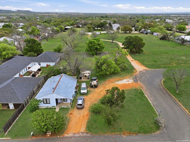 911 Hill ST, Fredericksburg, TX 78624