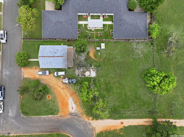 911 Hill ST, Fredericksburg, TX 78624